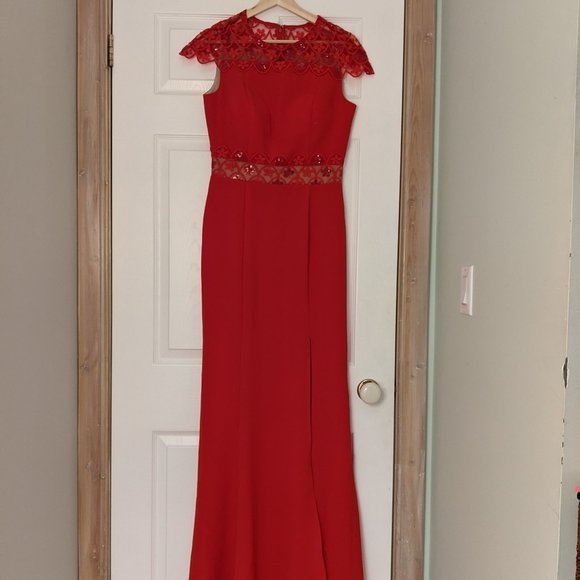 Elegant Scalloped Red Dress - Picture 8 of 12